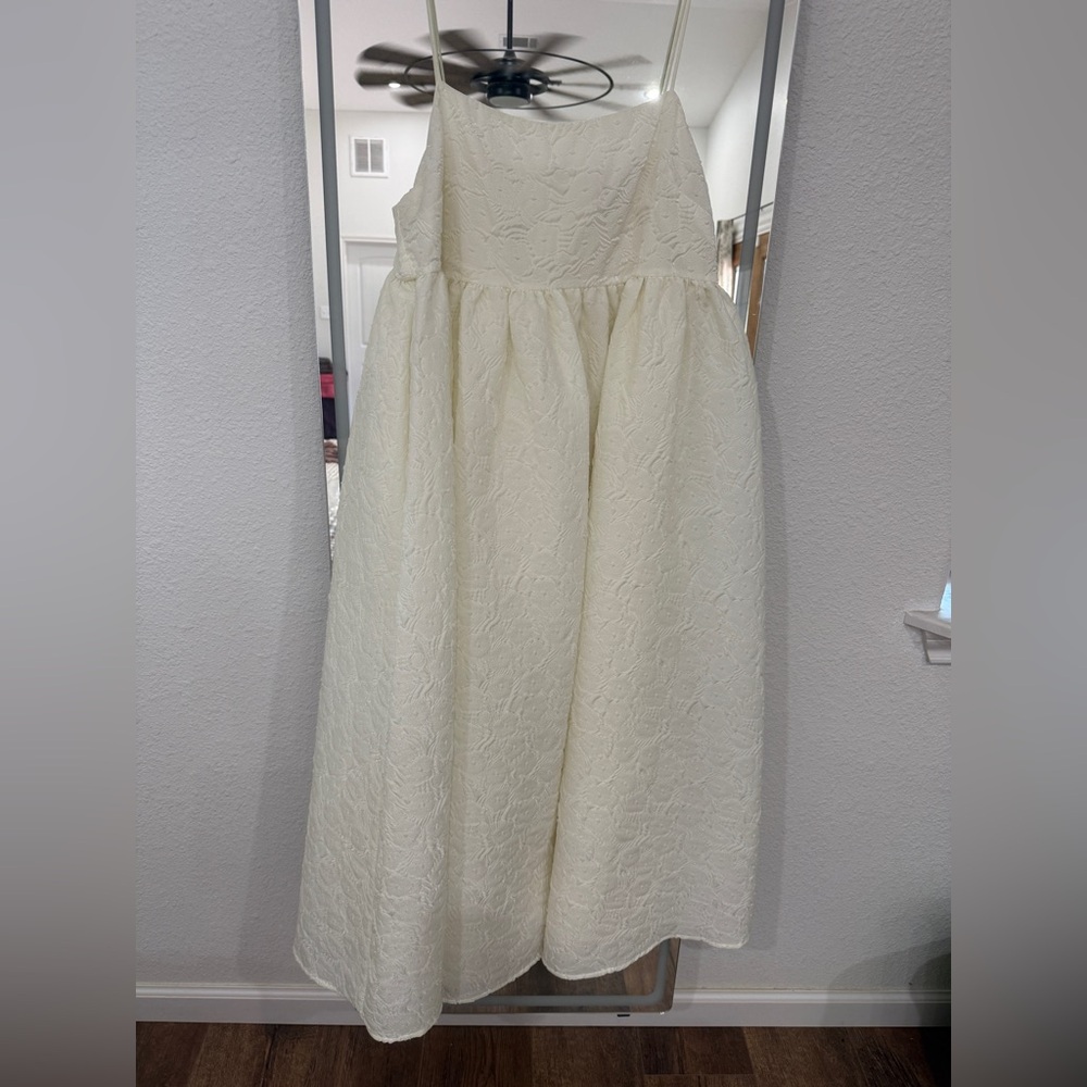 Storia Cream Textured Spaghetti-Strap Formal Dress